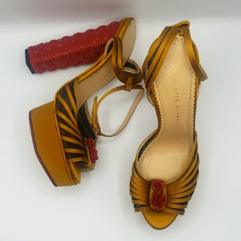 CHARLOTTE OLYMPIA SIZE 40 THIS SHOES RUNS 1 SIZE SMALLER 100% AUTHENTIC